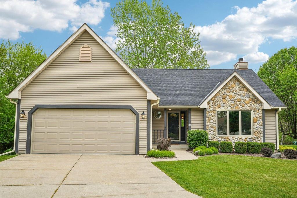 Photo of 2423 Judith LANE, Waukesha, WI 53188 (MLS # 1963347)