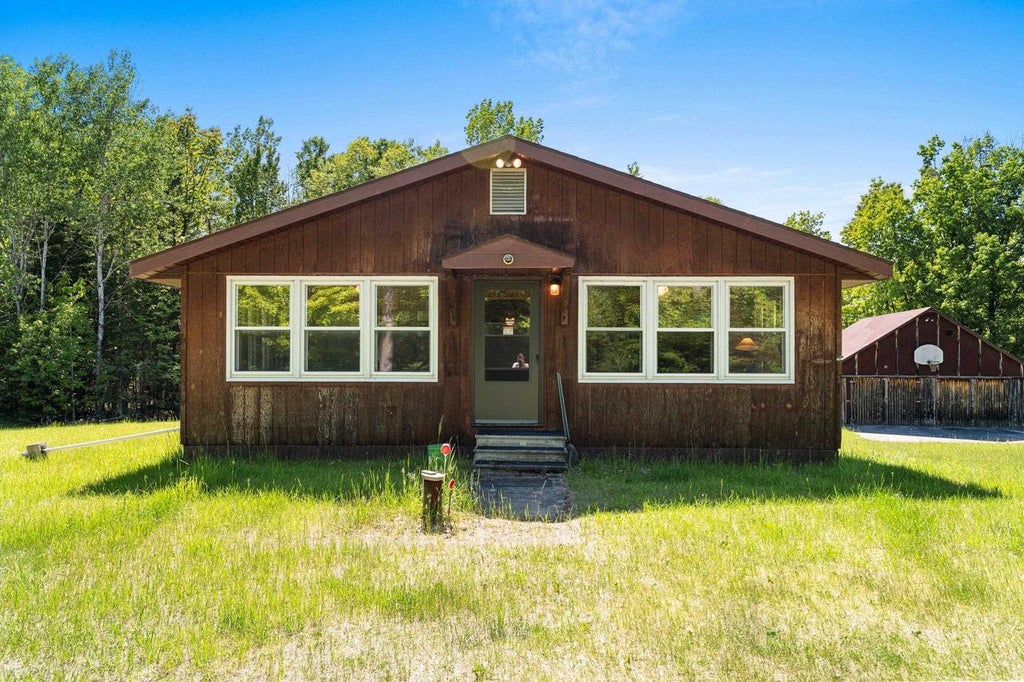 Photo of W4945 S Right Of Way ROAD, Crivitz, WI 54114 (MLS # 50326655)