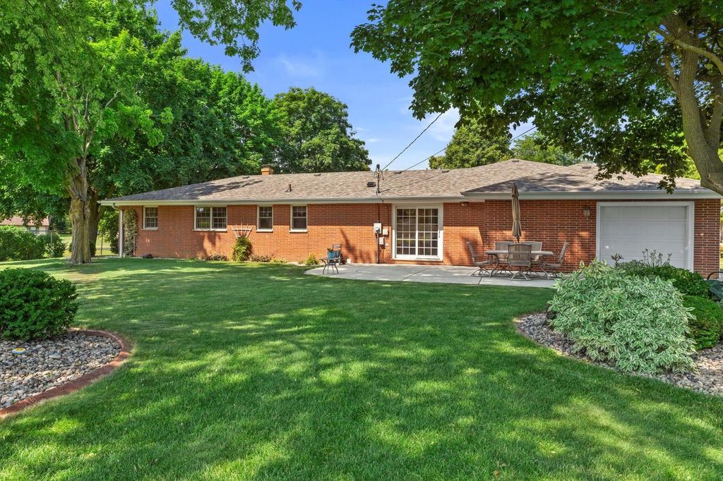 Photo of 1311 Highview AVENUE, Union Grove, WI 53182 (MLS # 1936823)