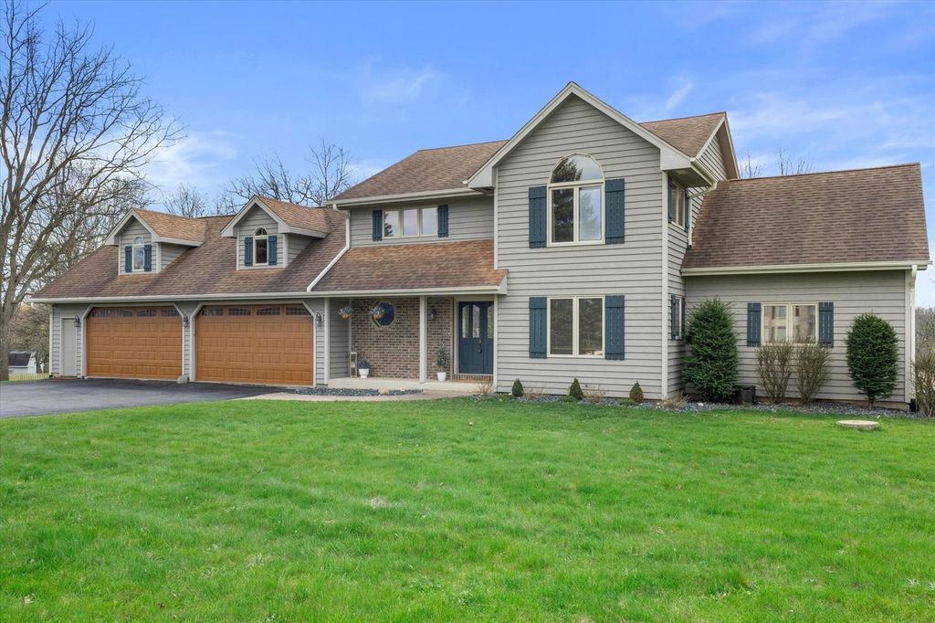 Photo of 26041 Deer Ridge TRAIL, Waterford, WI 53185 (MLS # 1960720)