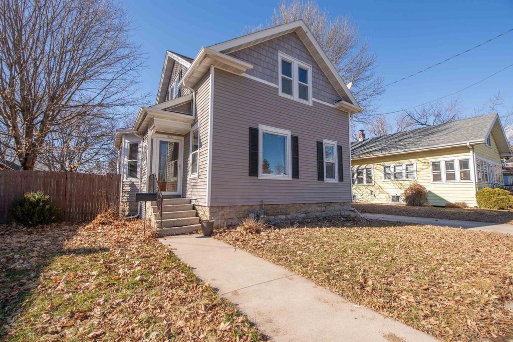 Photo of 561 Bowen STREET, Oshkosh, WI 54901 (MLS # 50321378)