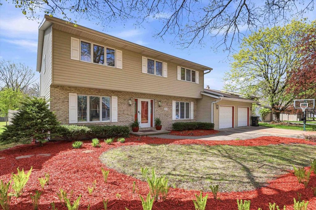 Photo of 917 E Kramer LANE, Appleton, WI 54915 (MLS # 50325135)