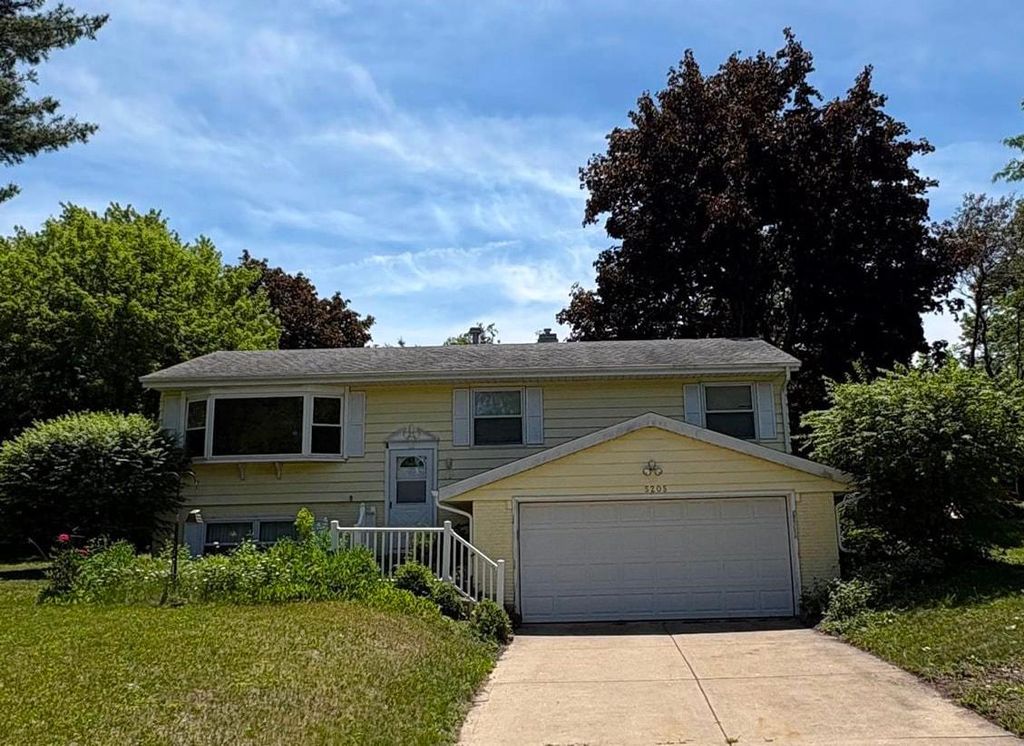 Photo of 5205 Meadowood DRIVE, Fitchburg, WI 53711 (MLS # 2024561)