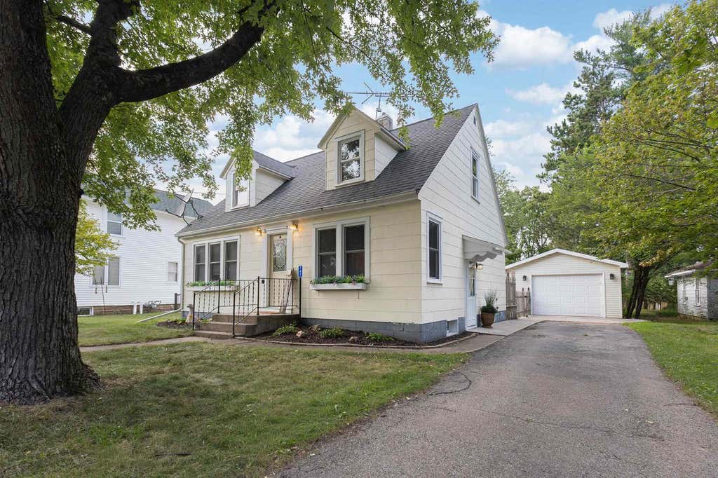 Photo of 747 Maple AVENUE, Wild Rose, WI 54984 (MLS # 50331444)