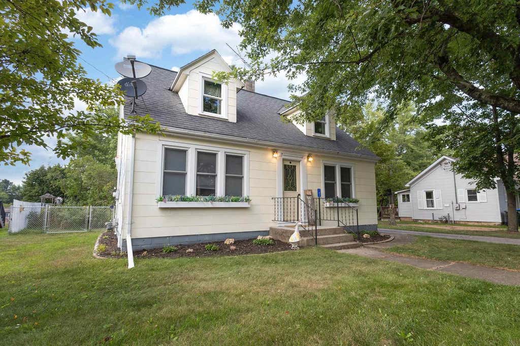 Photo of 747 Maple AVENUE, Wild Rose, WI 54984 (MLS # 50331444)