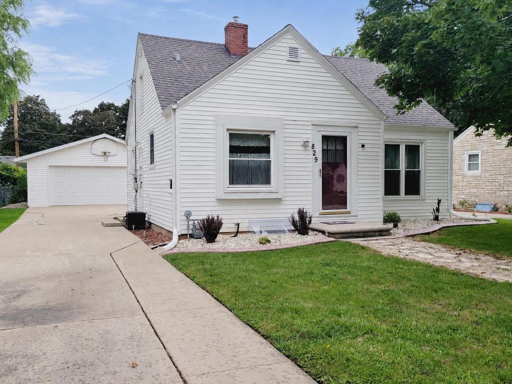 Photo of 829 N Buchanan STREET, Green Bay, WI 54303 (MLS # 50332152)