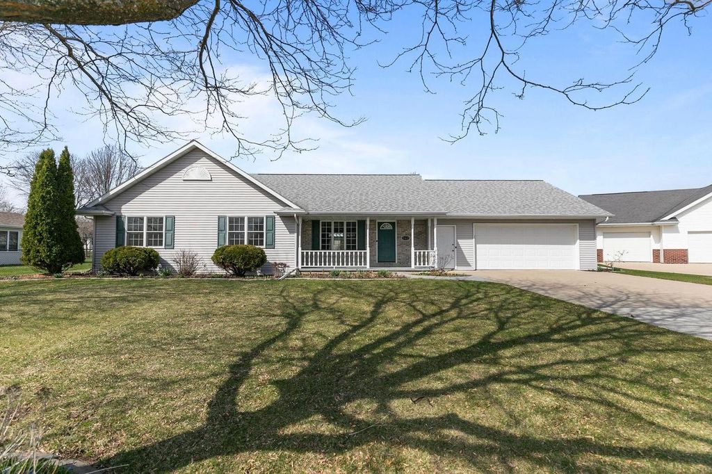 Photo of 2412 Lupine COURT, Menasha, WI 54952 (MLS # 50323749)