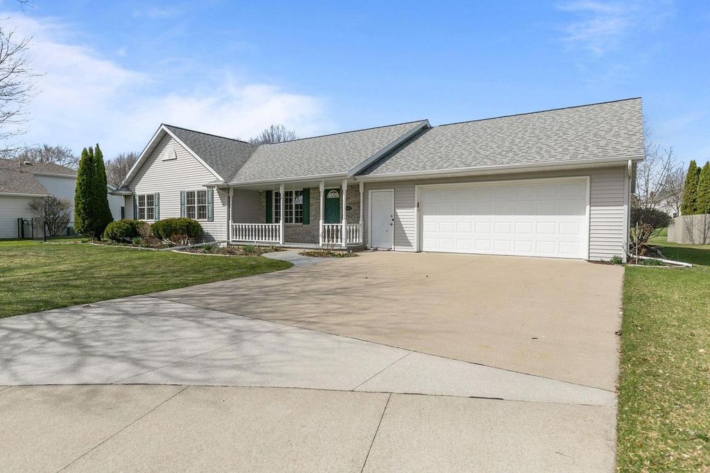 Photo of 2412 Lupine COURT, Menasha, WI 54952 (MLS # 50323749)
