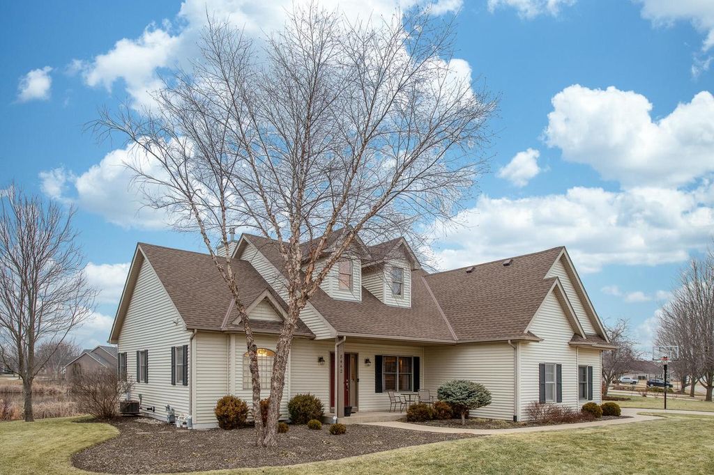 Photo of 8442 E Ridge DRIVE, Pleasant Prairie, WI 53158 (MLS # 1952751)