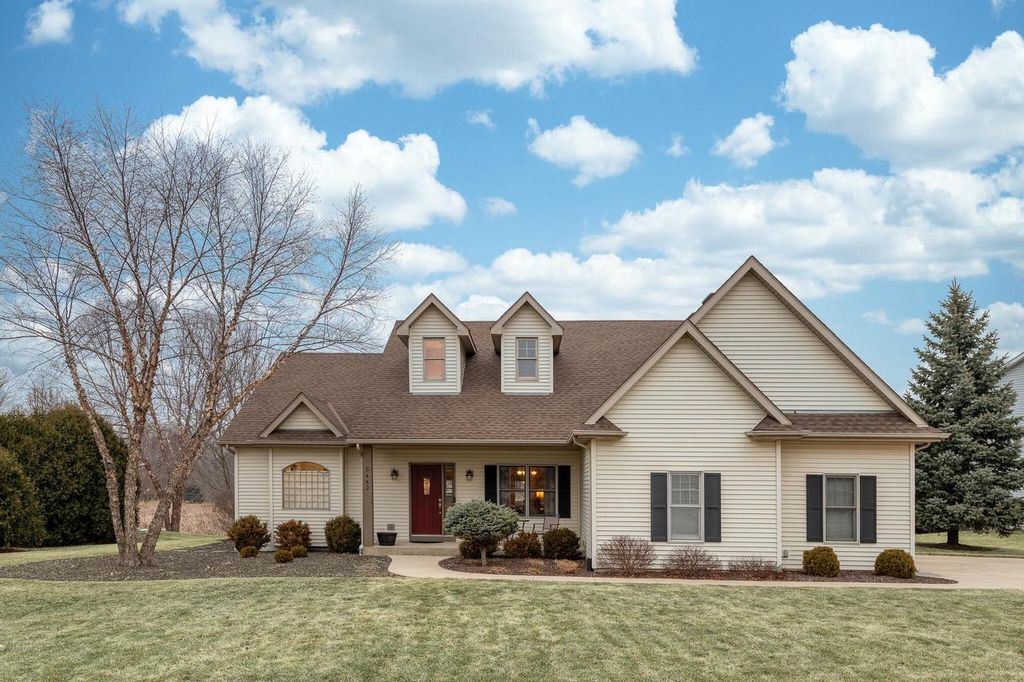 Photo of 8442 E Ridge DRIVE, Pleasant Prairie, WI 53158 (MLS # 1952751)