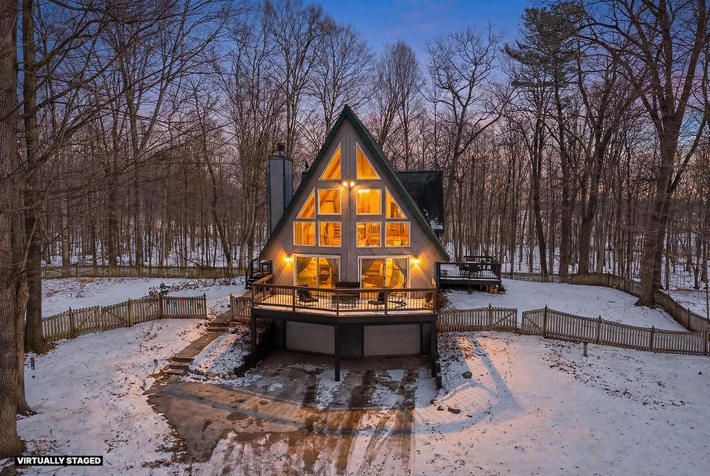 Photo of 12395 Whitetail PARKWAY, Manitowoc, WI 54220 (MLS # 1952030)