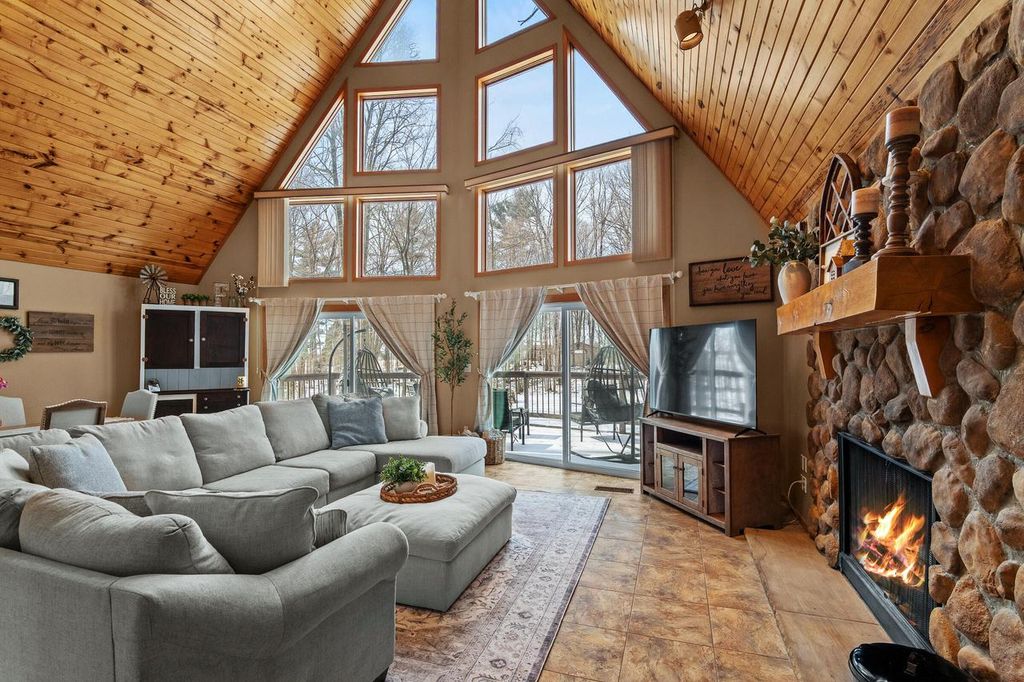 Photo of 12395 Whitetail PARKWAY, Manitowoc, WI 54220 (MLS # 1952030)