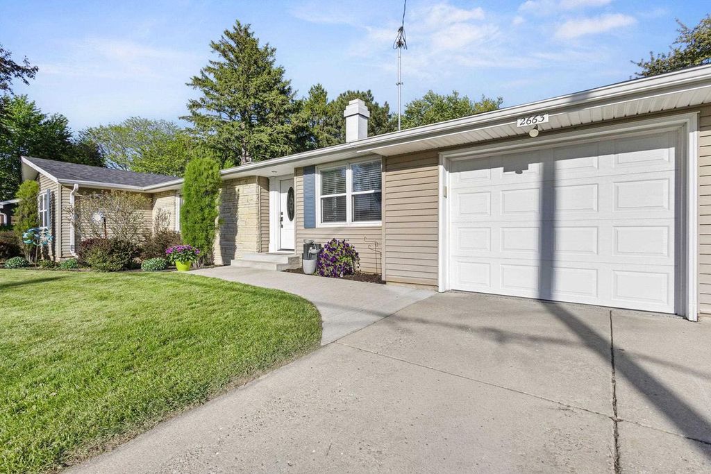 Photo of 2663 Timber LANE, Green Bay, WI 54313 (MLS # 50326259)