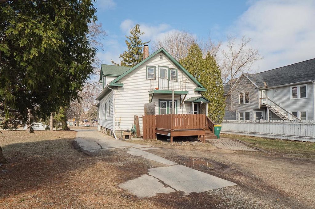 Photo of 525 S Quincy STREET, Green Bay, WI 54301 (MLS # 50323122)