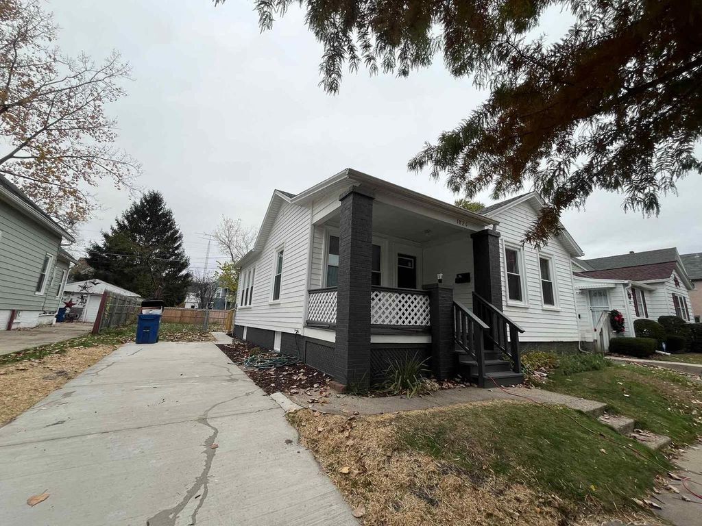 Photo of 1826 N Wisconsin STREET, Racine, WI 53402 (MLS # 1942371)