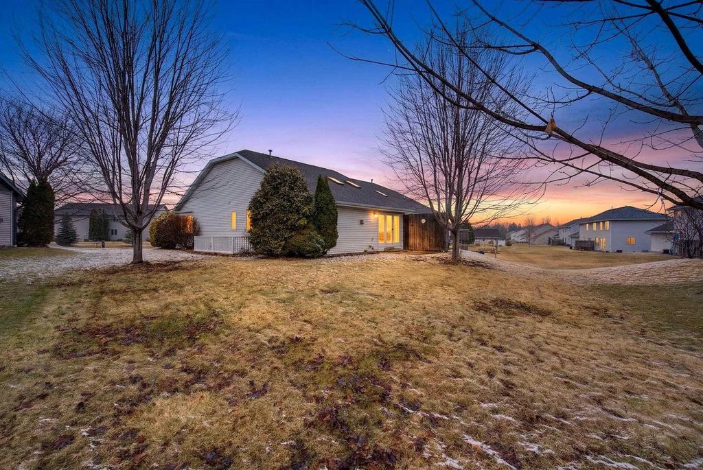 Photo of N262 Eastowne LANE, Appleton, WI 54915 (MLS # 50322214)