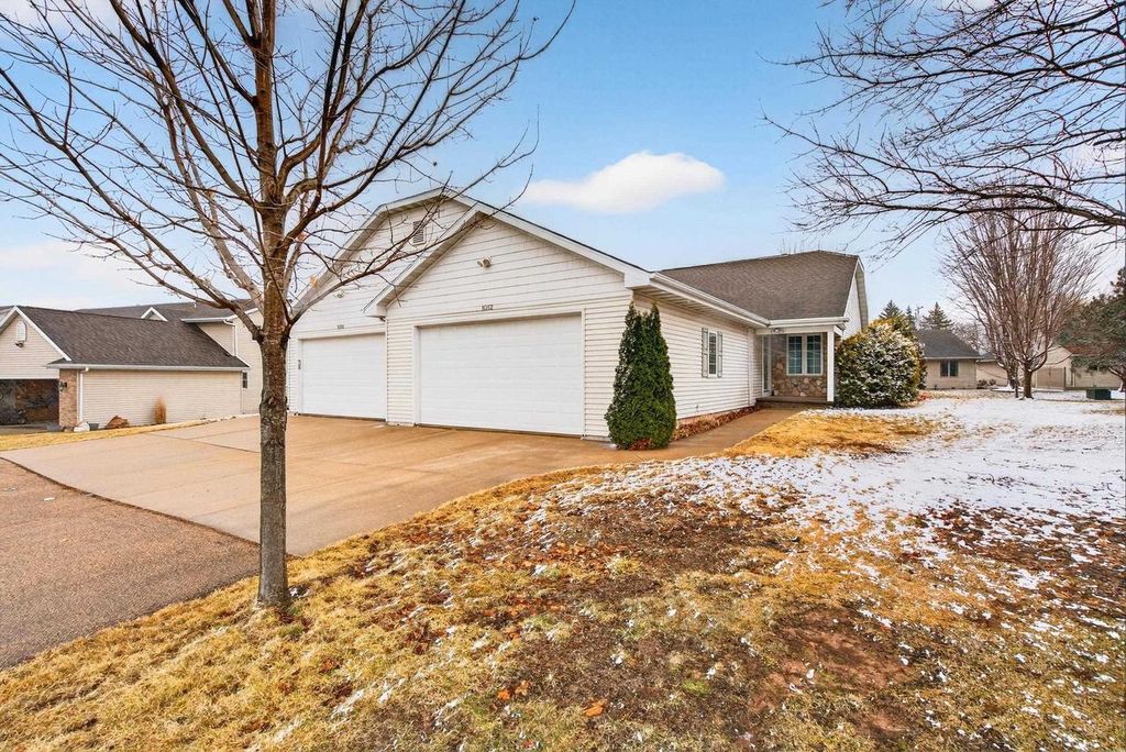 Photo of N262 Eastowne LANE, Appleton, WI 54915 (MLS # 50322214)