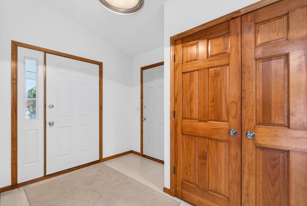 Photo of N262 Eastowne LANE, Appleton, WI 54915 (MLS # 50322214)