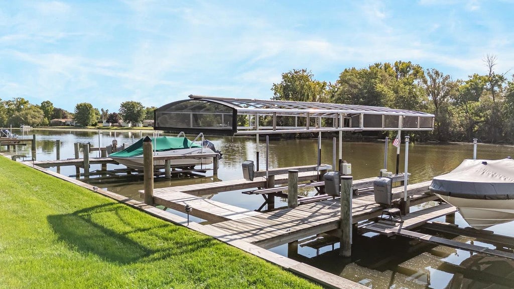 Photo of 806 E River DRIVE, Omro, WI 54963 (MLS # 50332701)