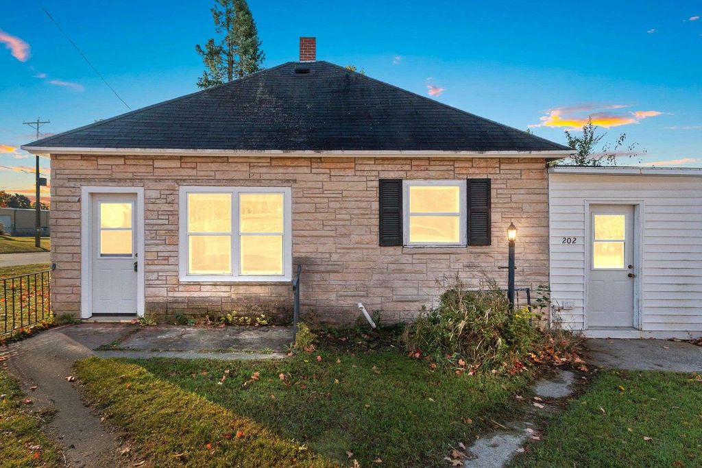 Photo of 202 Sherman STREET, Oconto Falls, WI 54154 (MLS # 50317038)