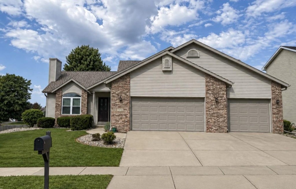 Photo of 1106 Turnberry COURT, Waunakee, WI 53597 (MLS # 2031790)