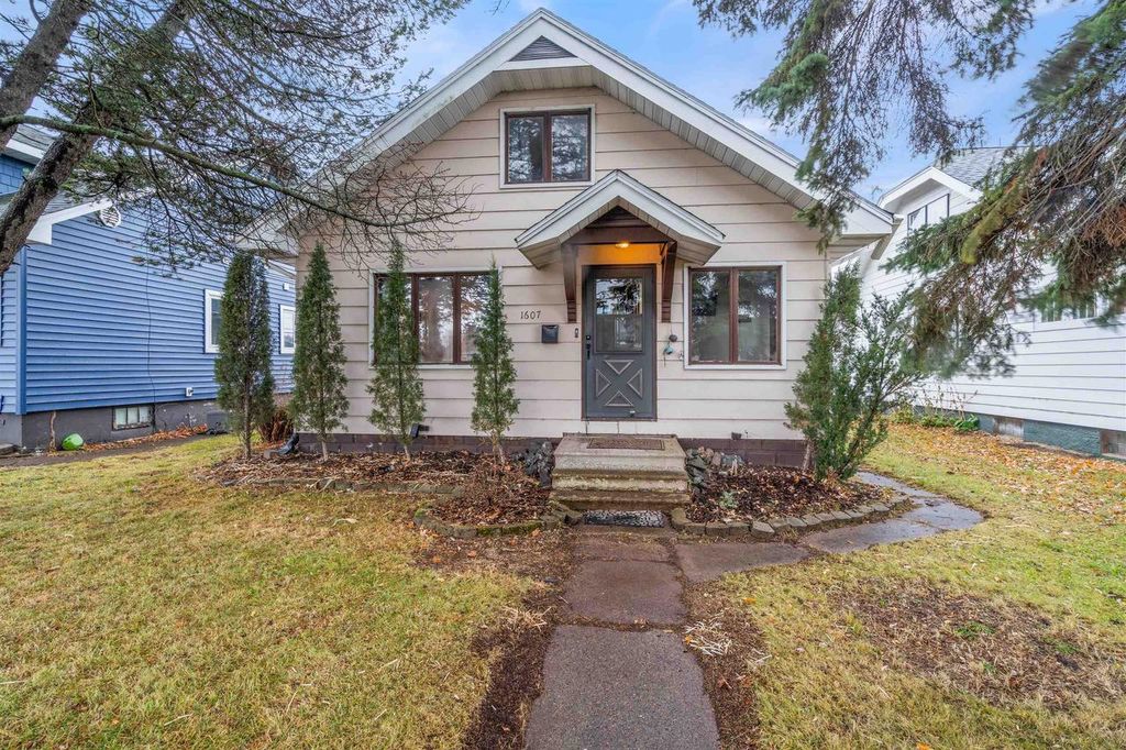 Photo of 1607 Wyoming AVENUE, Superior, WI 54880 (MLS # 6123010)