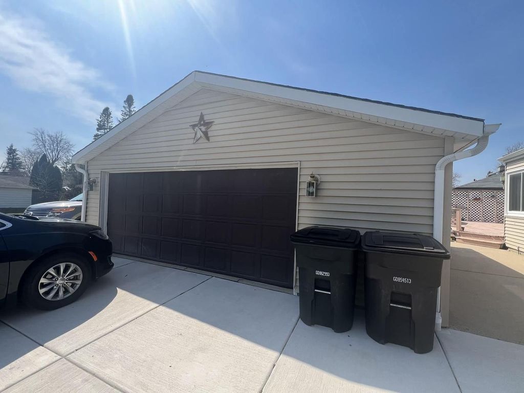 Photo of 3701 W Bridge STREET, Greenfield, WI 53221 (MLS # 1957179)