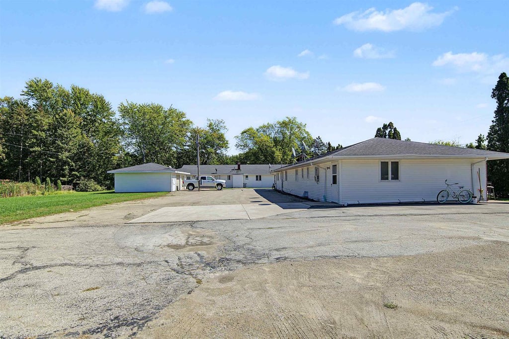 Photo of 121 W Glenbrook DRIVE, Pulaski, WI 54162 (MLS # 50332924)