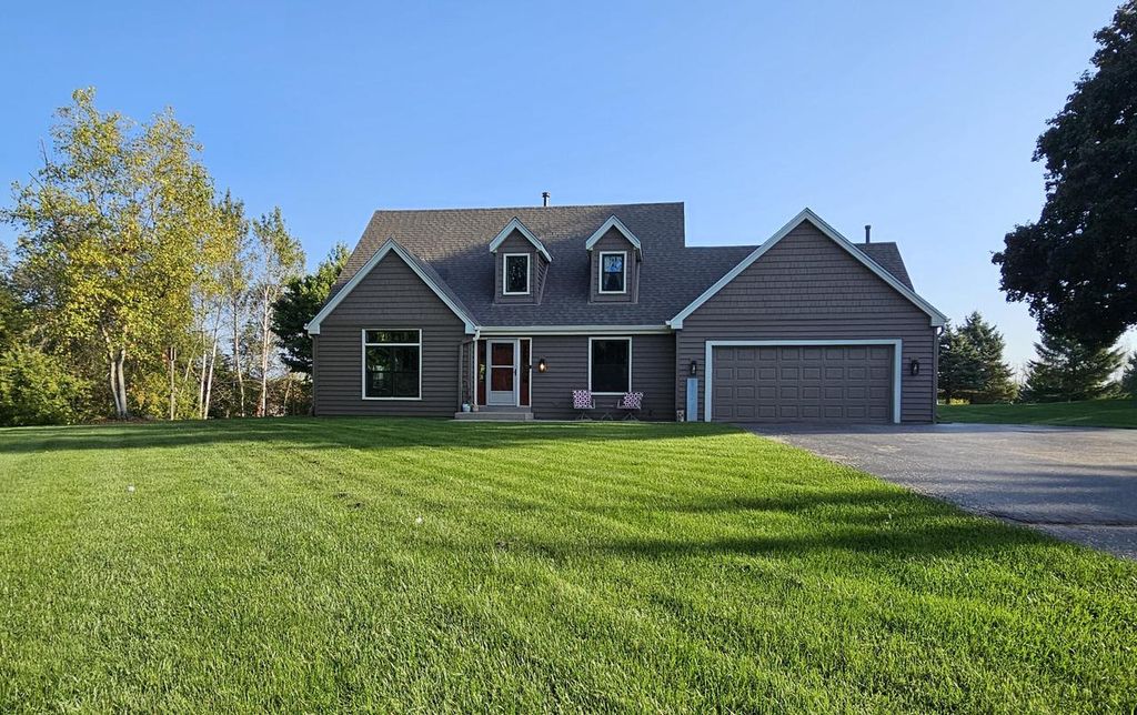Photo of N70W25842 Coventry COURT, Lisbon, WI 53089 (MLS # 1935651)