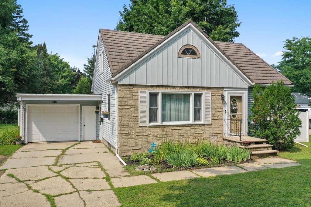 Photo of 529 Newtols STREET, Green Bay, WI 54302 (MLS # 50330933)