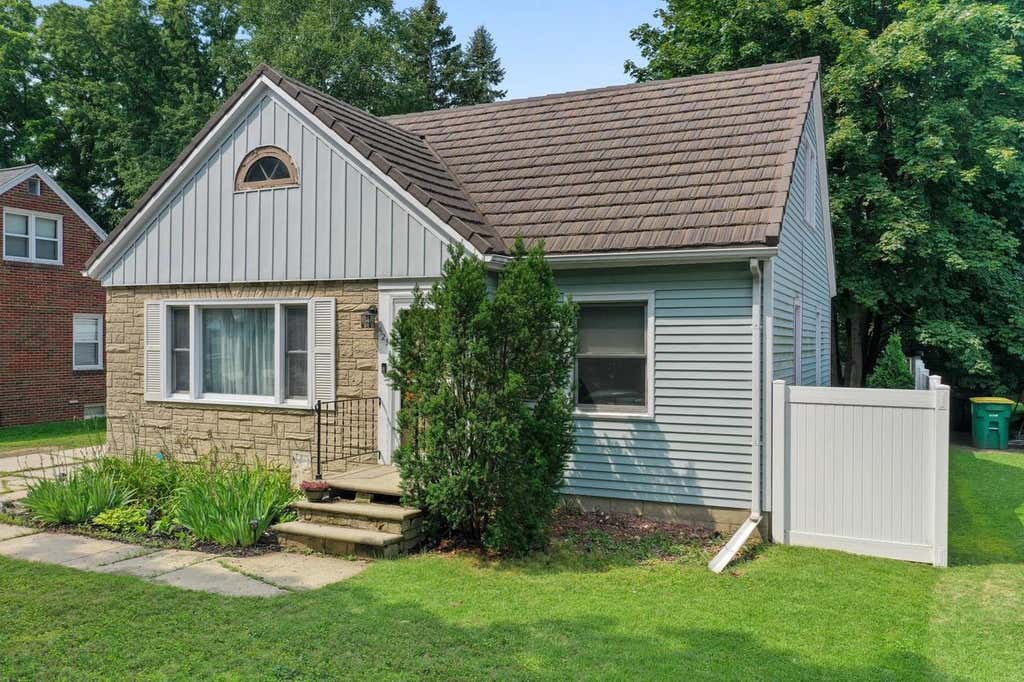 Photo of 529 Newtols STREET, Green Bay, WI 54302 (MLS # 50330933)