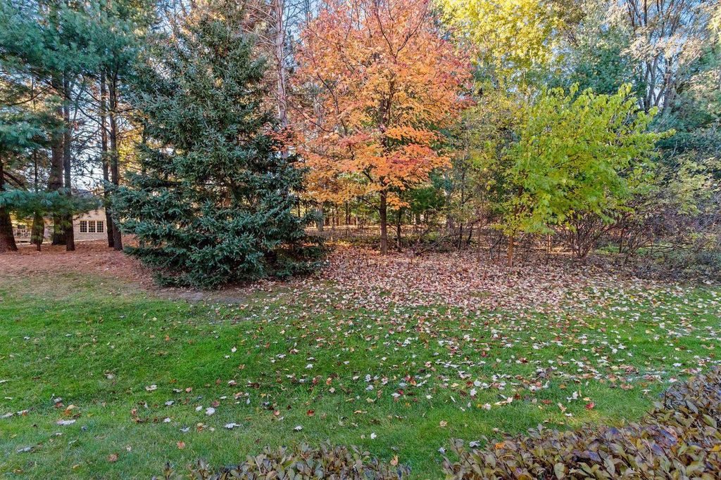 Photo of 407 Woodfield DRIVE, Green Bay, WI 54313 (MLS # 50317619)