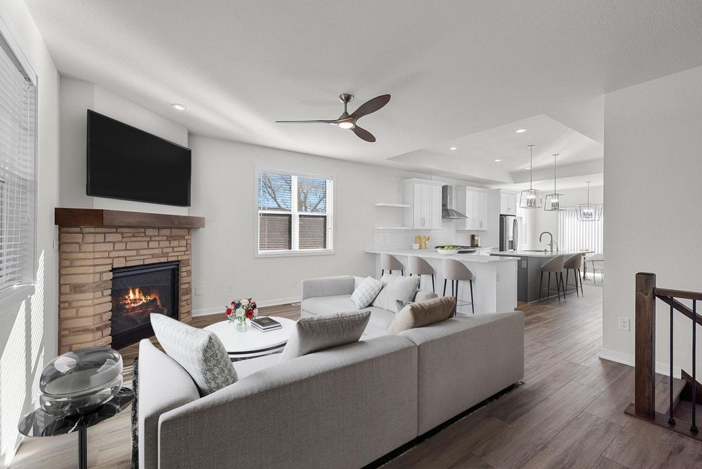 Photo of 10915 W Wisconsin AVENUE, Wauwatosa, WI 53226 (MLS # 1941594)