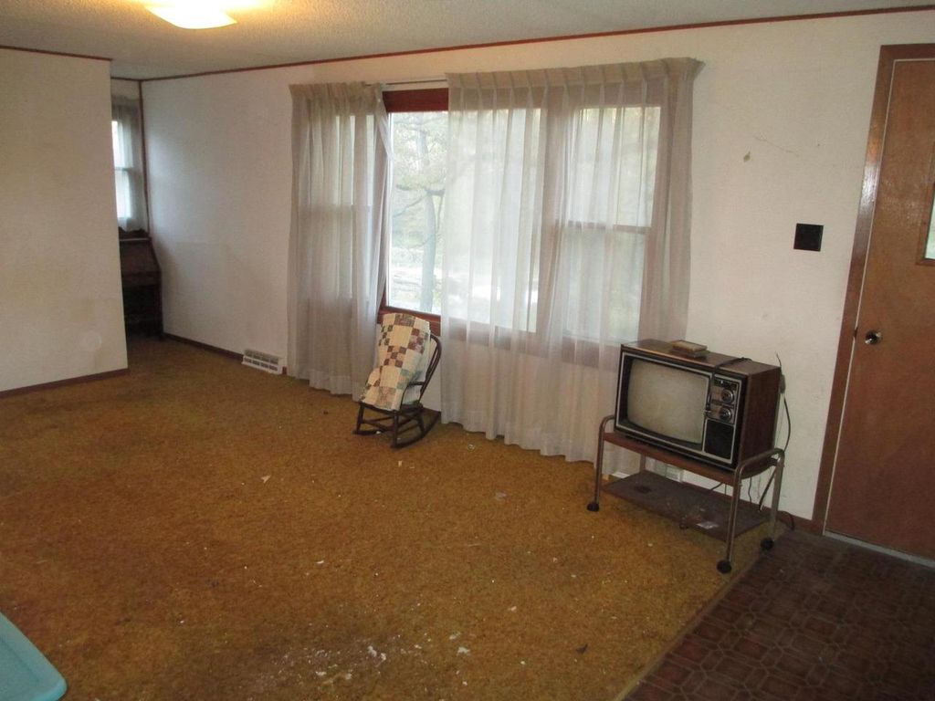 Photo of 2115 Genesee STREET, Delafield, WI 53018 (MLS # 1945602)