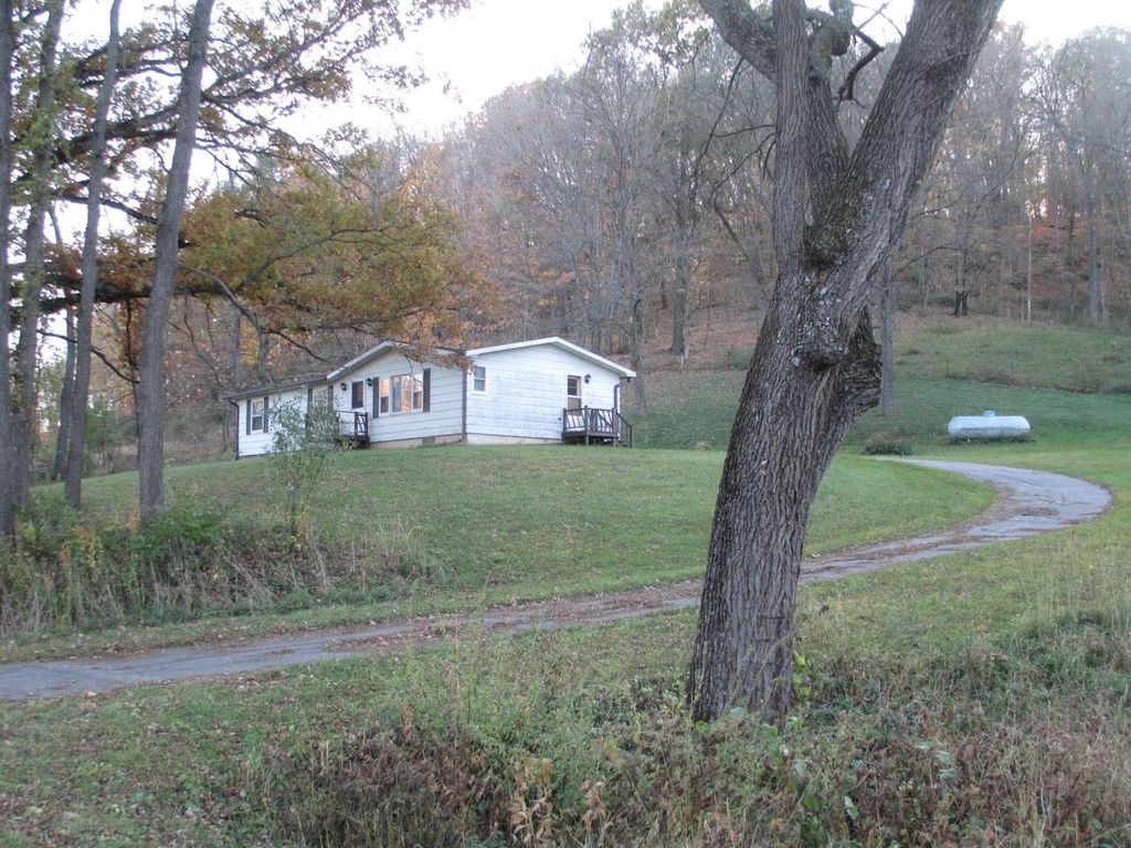 Photo of 2115 Genesee STREET, Delafield, WI 53018 (MLS # 1945602)