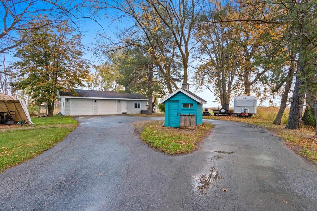 Photo of 4132 Bayside ROAD, Suamico, WI 54173 (MLS # 50319545)