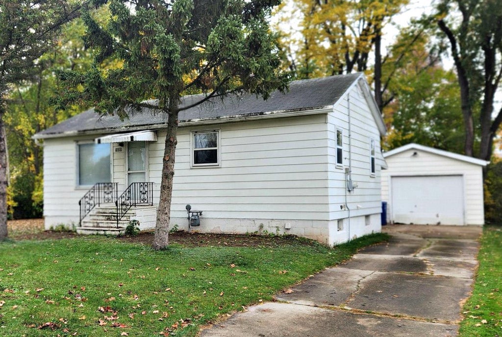 Photo of 1699 Badger STREET, Green Bay, WI 54303 (MLS # 50334908)