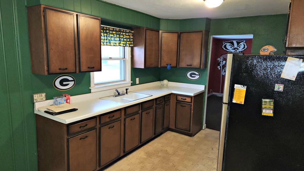 Photo of 1699 Badger STREET, Green Bay, WI 54303 (MLS # 50334908)