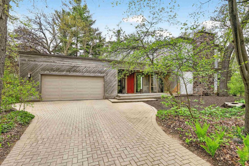 Photo of 209 Saratoga CIRCLE, Madison, WI 53705 (MLS # 2019664)