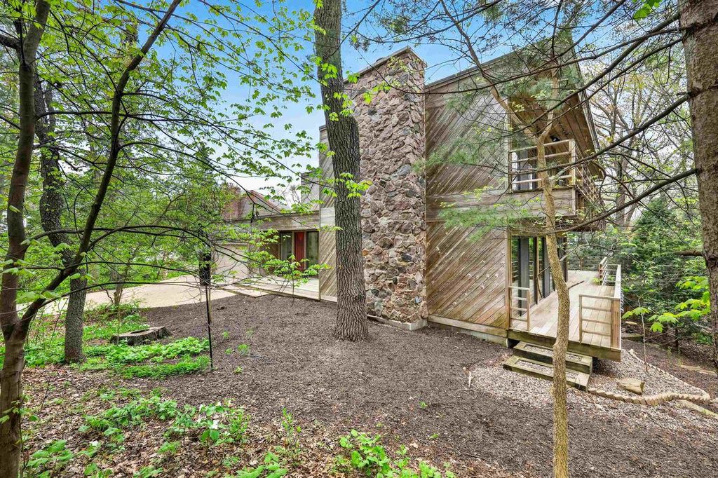 Photo of 209 Saratoga CIRCLE, Madison, WI 53705 (MLS # 2019664)