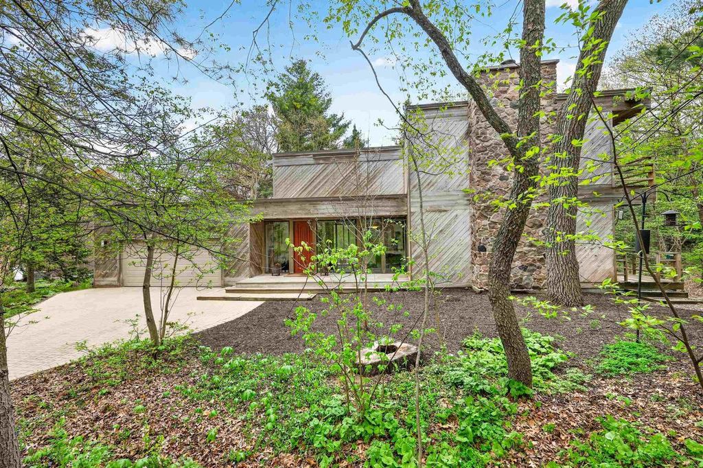 Photo of 209 Saratoga CIRCLE, Madison, WI 53705 (MLS # 2019664)