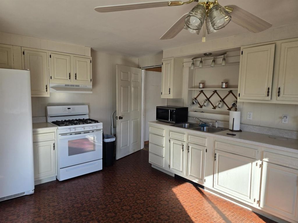 Photo of 312 E Valley View DRIVE, Wautoma, WI 54982 (MLS # 50321198)