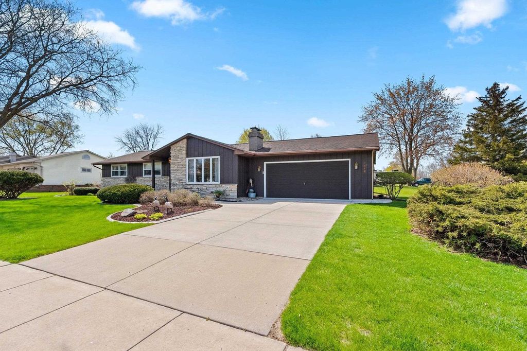 Photo of 2218 Town Hall ROAD, Green Bay, WI 54311 (MLS # 50324933)