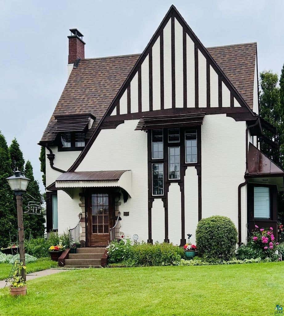 Photo of 2417 Hammond AVENUE, Superior, WI 54880 (MLS # 6127231)