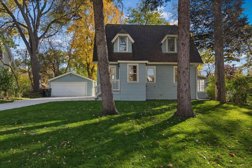 Photo of 10121 W Bungalow PARKWAY, Milwaukee, WI 53214 (MLS # 1942296)