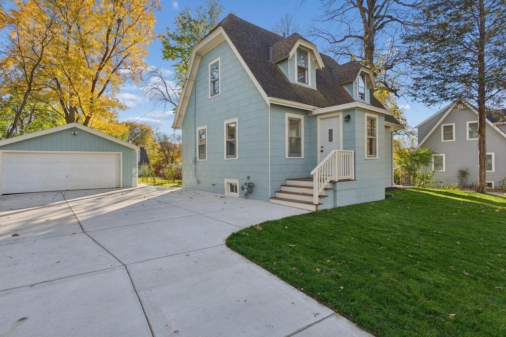 Photo of 10121 W Bungalow PARKWAY, Milwaukee, WI 53214 (MLS # 1942296)