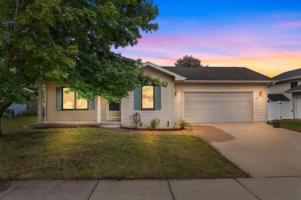 Photo of 3817 Purple Crest DRIVE, Oshkosh, WI 54901 (MLS # 50332159)