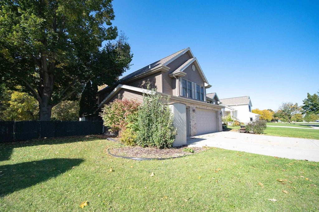 Photo of 730 Glenwood DRIVE, Fond Du Lac, WI 54935 (MLS # 50334593)