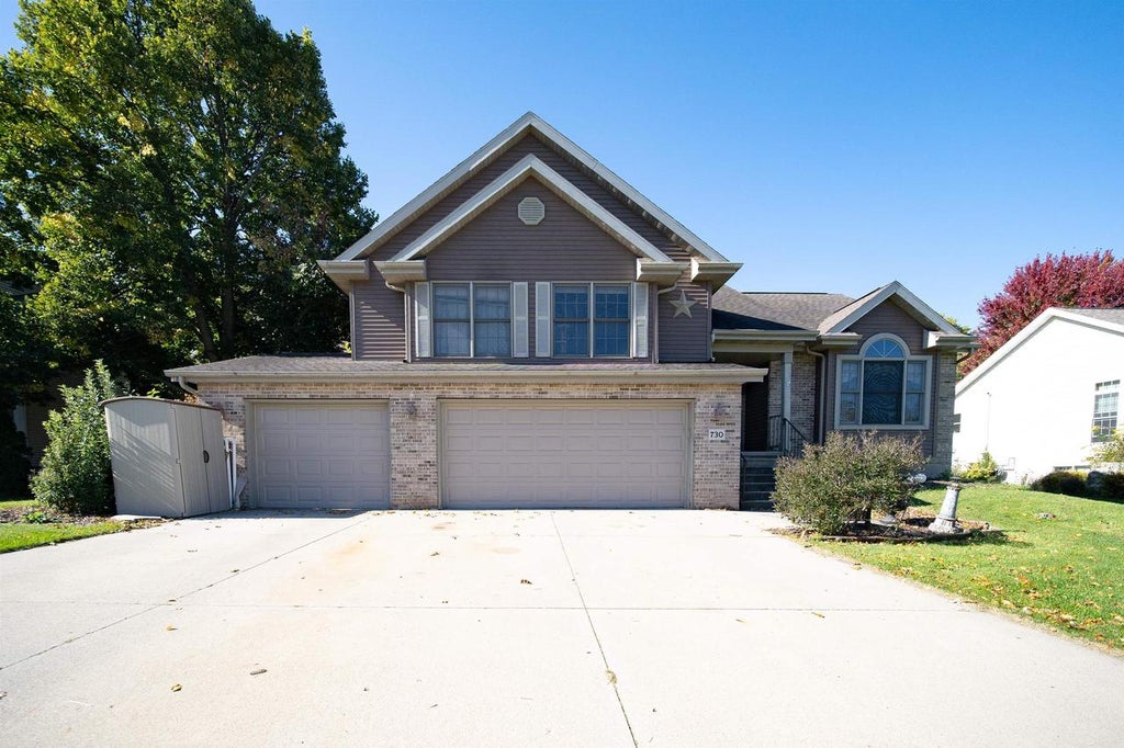Photo of 730 Glenwood DRIVE, Fond Du Lac, WI 54935 (MLS # 50334593)