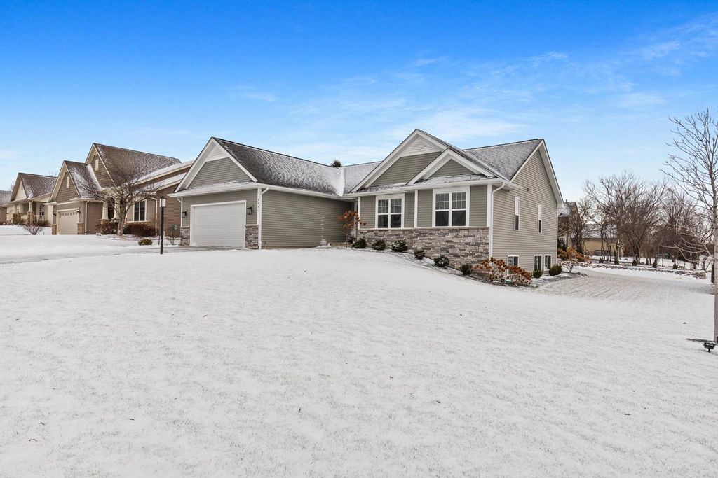 Photo of 6441 Kingsview DRIVE, Mount Pleasant, WI 53406 (MLS # 1947475)